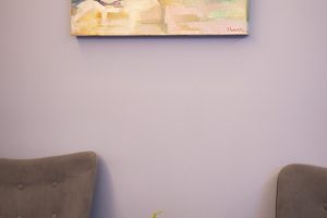 Καθιστικό του οίκου ευγηρίας Ίριδα Αγία Παρασκευή με άνετους καναπέδες