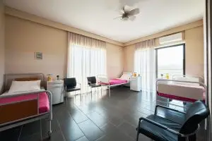 Άνετο δίκλινο δωμάτιο με μπαλκόνι στην Ίριδα Αγία Παρασκευή