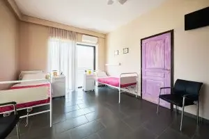 Άνετο δίκλινο δωμάτιο με μπαλκόνι στην Ίριδα Αγία Παρασκευή