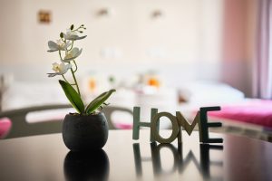 Τετράκλινο δωμάτιο στο γηροκομείο Ίριδα Αγία Παρασκευή με προσεγμένη διαρρύθμιση