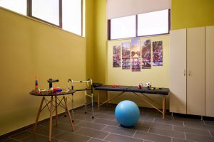 Χώρος φυσικοθεραπείας στο γηροκομείο Ίριδα Αγία Παρασκευή