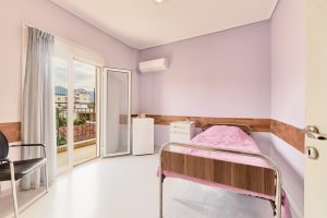 Δίκλινο δωμάτιο στο γηροκομείο Ίριδα στο Χαλάνδρι