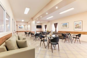 Κοινόχρηστος χώρος ψυχαγωγίας στο γηροκομείο Ίριδα στο Χαλάνδρι