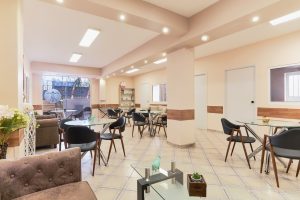 Κοινόχρηστος χώρος ψυχαγωγίας στο γηροκομείο Ίριδα στο Χαλάνδρι