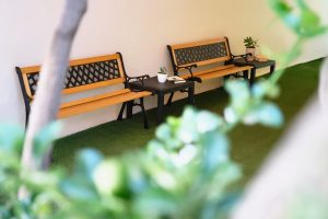 Προαύλιος χώρος με πράσινο στη μονάδα Centaurea Χολαργός