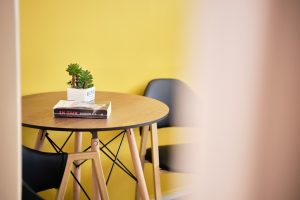 Καθιστικό για φιλοξενούμενους στη μονάδα Centaurea Χολαργός