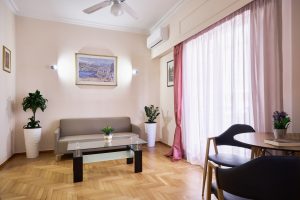 Καθιστικό για φιλοξενούμενους στη μονάδα Centaurea Χολαργός