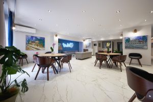 Σύγχρονος εσωτερικός χώρος στο γηροκομείο Ίριδα Palace