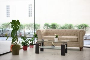 Σαλόνι με φυσικό φωτισμό στη μονάδα Ίριδα Palace Μαρούσι