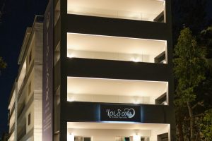 Εξωτερική όψη του γηροκομείου Ίριδα Palace στο Μαρούσι