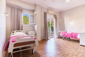 Δίκλινο δωμάτιο στο γηροκομείο Ίριδα Μαρούσι
