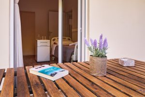 Δίκλινο δωμάτιο στο γηροκομείο Ίριδα Μαρούσι