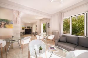 Άνετο καθιστικό για φιλοξενούμενους στη μονάδα Ίριδα Μαρούσι
