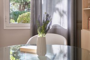 Άνετο καθιστικό για φιλοξενούμενους στη μονάδα Ίριδα Μαρούσι