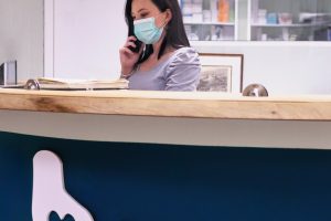 Καθιστικό της μονάδας φροντίδας ηλικιωμένων Ίριδα Παγκράτι