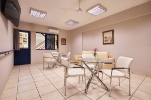 Χώρος ανάπαυσης ηλικιωμένων στη μονάδα Ίριδα Παγκράτι