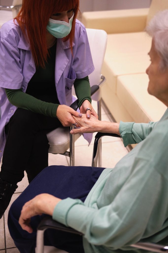 Υποστήριξη και καθημερινή φροντίδα ηλικιωμένων στο γηροκομείο Ίριδα Παγκράτι