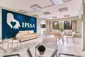 Καθιστικό της μονάδας φροντίδας ηλικιωμένων Ίριδα Παγκράτι