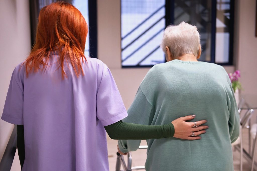 Δραστηριότητες υπό την καθοδήγηση προσωπικού στη μονάδα Ίριδα Παγκράτι