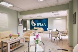 Καθιστικό της μονάδας φροντίδας ηλικιωμένων Ίριδα Παγκράτι