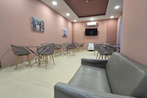 Σαλόνι της μονάδας φροντίδας ηλικιωμένων Ίριδα στο Ηράκλειο Αττικής