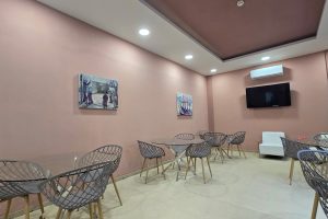 Σαλόνι της μονάδας φροντίδας ηλικιωμένων Ίριδα στο Ηράκλειο Αττικής