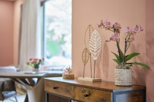 Σαλόνι της μονάδας φροντίδας ηλικιωμένων Ίριδα στο Ηράκλειο Αττικής