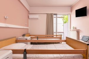 Δίκλινο δωμάτιο στο γηροκομείο Ίριδα Γλυφάδα