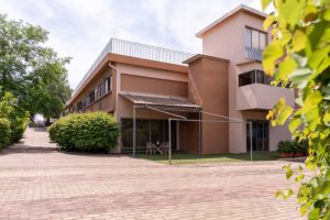 Εξωτερική όψη της μονάδας φροντίδας ηλικιωμένων Ίριδα στο Ηράκλειο Αττικής