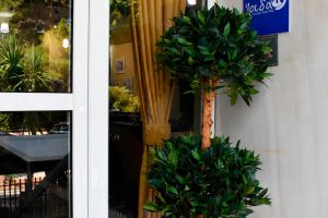 Είδοδος στη μονάδα φροντίδας ηλικιωμένων Ίριδα Γλυφάδα